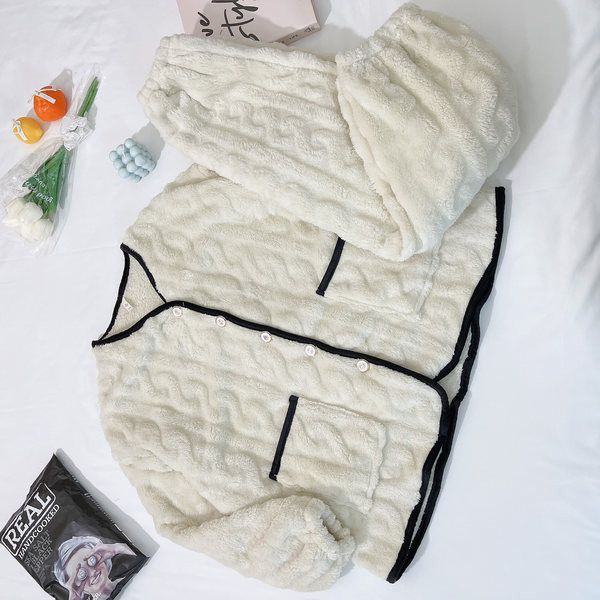 Pijamale groase de primăvară-toamnă de damă cu buzunare și închidere cu nasturi