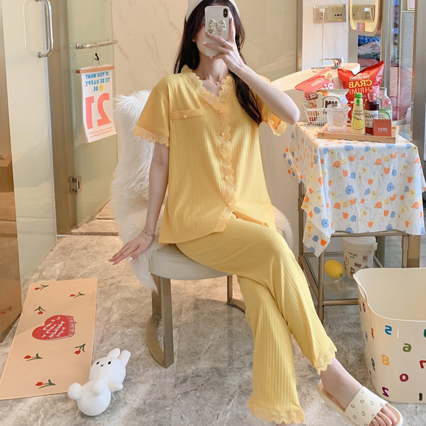 Дамска пижама от две части с къс ръкав и данетла