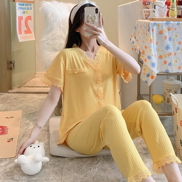 Дамска пижама от две части с къс ръкав и данетла