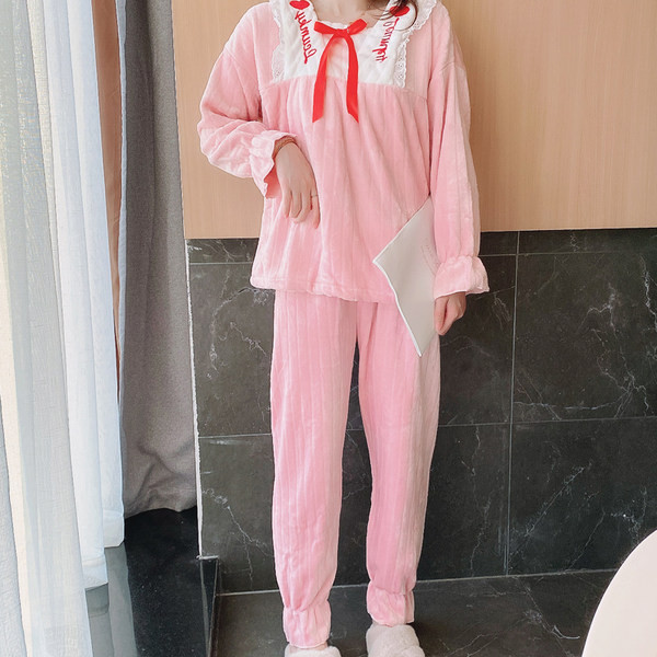 Plišana zimska pidžama iz dva dijela sa vezom