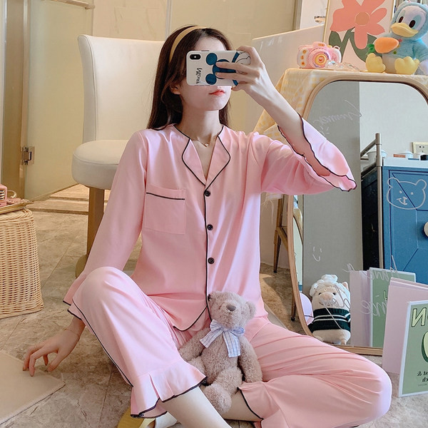 Ženska pidžama iz dva dijela na gumbe