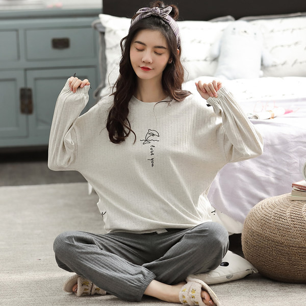 Hlače od samtastog žerseja s vezom