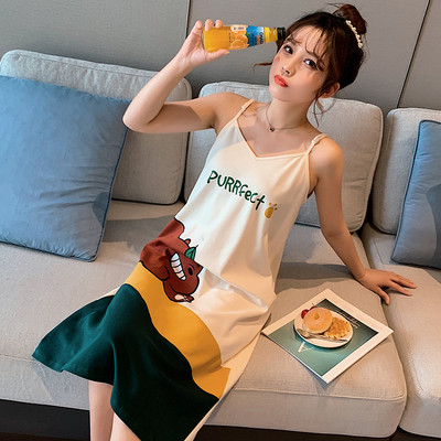 Ženska spavaćica s tankim naramenicama i aplikacijom