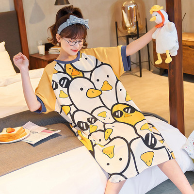 Ženska pamučna spavaćica s ovalnim izrezom i šarenom aplikacijom