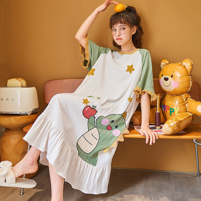 Ženska pamučna spavaćica s ovalnim izrezom i šarenom aplikacijom