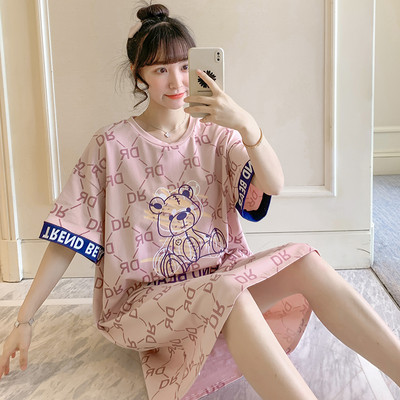 Ženska pamučna spavaćica s ovalnim izrezom i šarenom aplikacijom