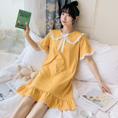 Ženska pamučna spavaćica s ovalnim izrezom i šarenom aplikacijom