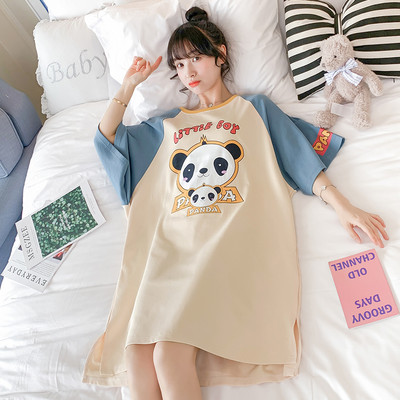 Ženska pamučna spavaćica s ovalnim izrezom i šarenom aplikacijom