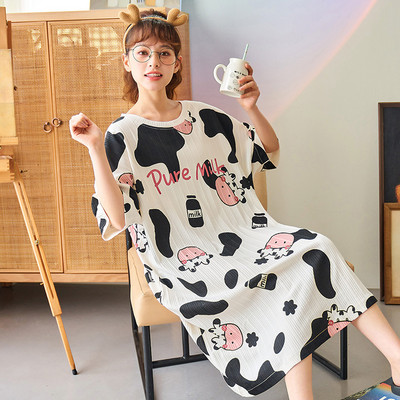 Ženska pamučna spavaćica s ovalnim izrezom i šarenom aplikacijom