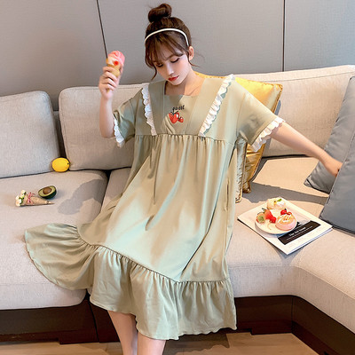 Ženska pamučna spavaćica s ovalnim izrezom i šarenom aplikacijom