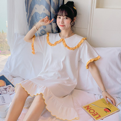 Ženska pamučna spavaćica s ovalnim izrezom i šarenom aplikacijom