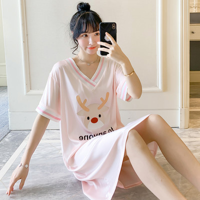 Ženska satenska spavaćica kratkih rukava i špic izreza