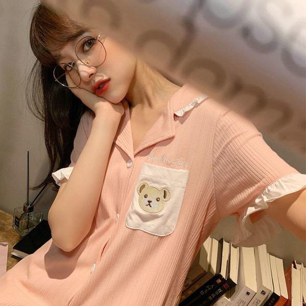 Ženska pidžama iz dva dijela sa gumbima i džepom