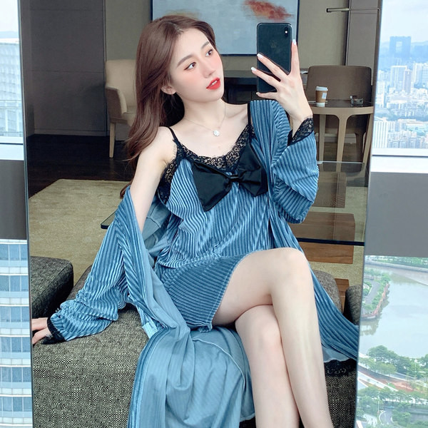 Дамски комплект от кадифе - нощница и халат