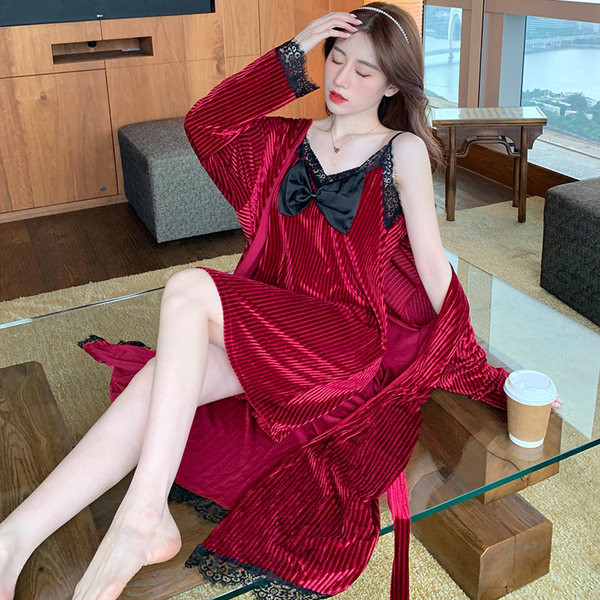 Дамски комплект от кадифе - нощница и халат