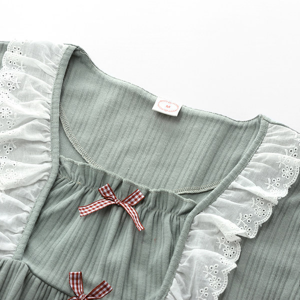 Ženska proljetno-jesenska pidžama iz dva dijela sa ovalnim izrezom i trakom