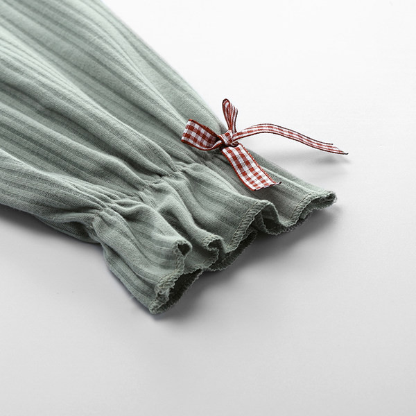 Ženska proljetno-jesenska pidžama iz dva dijela sa ovalnim izrezom i trakom