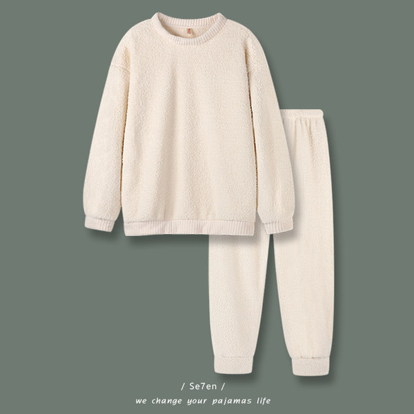 Jednobojna zimska puhasta pidžama iz dva dijela