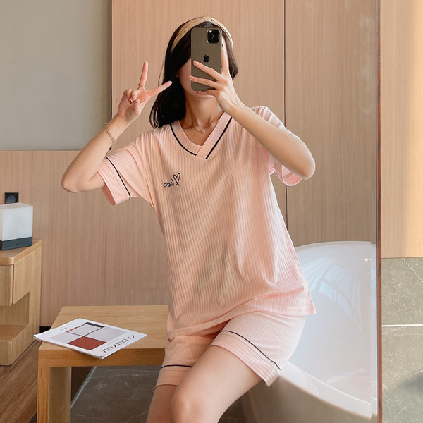 Ženska prugasta pidžama s kratkim rukavima - roze boje