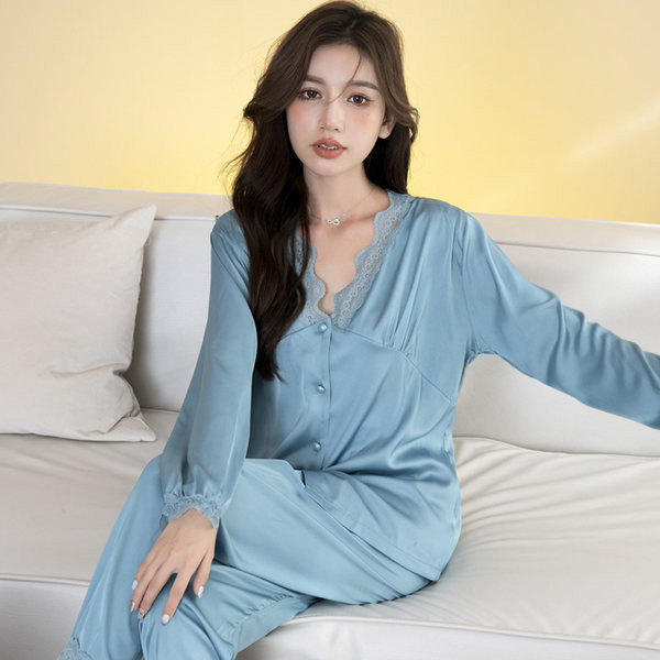 Moteriška pižama su sagomis ir nėriniais - dviejų dalių