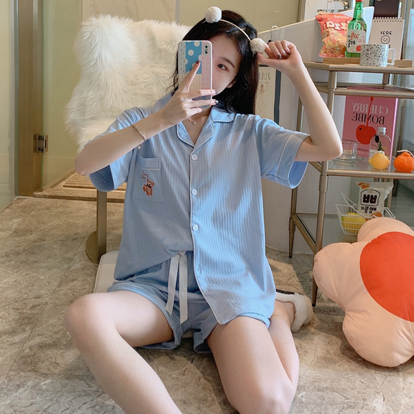 Ženska pidžama iz dva dijela sa džepovima i gumbima