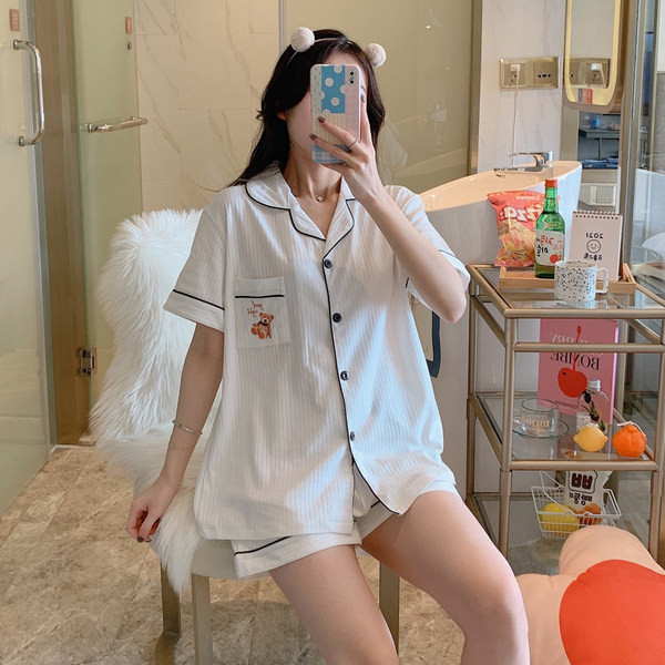 Ženska pidžama iz dva dijela sa džepovima i gumbima