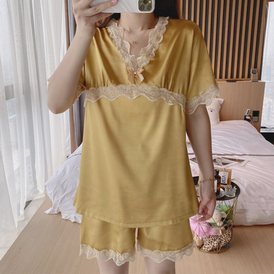 Ženska pidžama sa čipkom i trakom - iz dva dijela