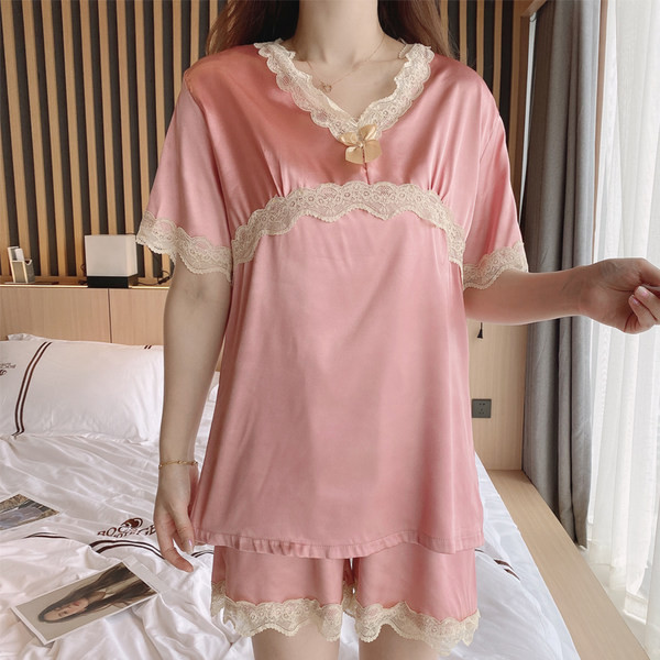 Ženska pidžama sa čipkom i trakom - iz dva dijela