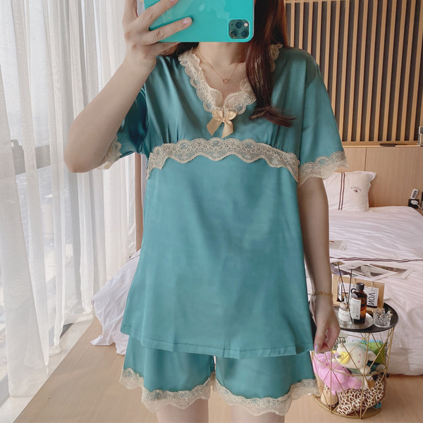 Ženska pidžama sa čipkom i trakom - iz dva dijela