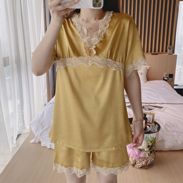 Ženska pidžama sa čipkom i trakom - iz dva dijela