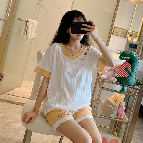 Ženska široka pidžama s kratkim rukavima i špic izrezom