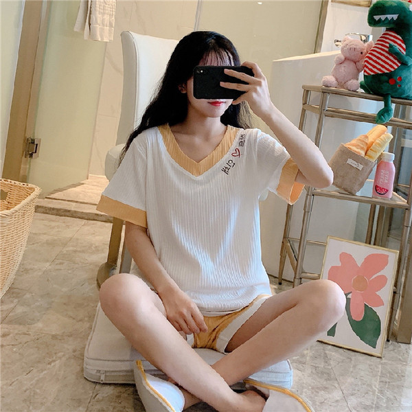 Ženska široka pidžama s kratkim rukavima i špic izrezom