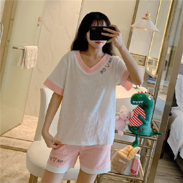 Ženska široka pidžama s kratkim rukavima i špic izrezom