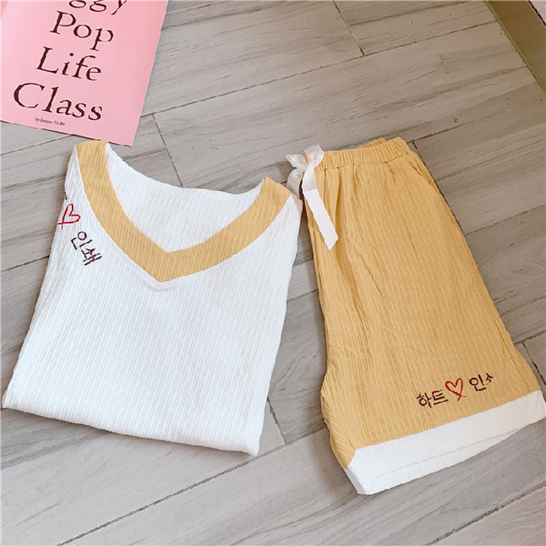 Ženska široka pidžama s kratkim rukavima i špic izrezom