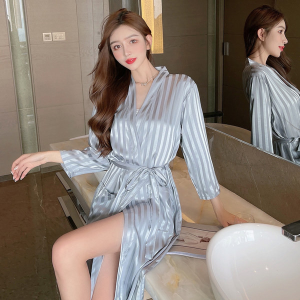 Tanki ženski kućni ogrtač s vezicama u struku