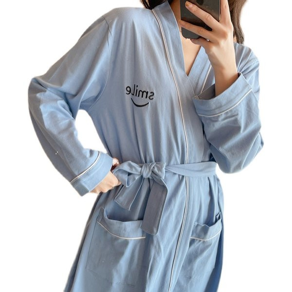 Ženski bade mantil sa natpisom i remenom