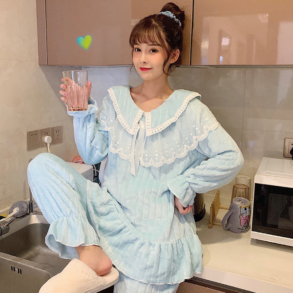 Ženska pidžama sa čipkom - iz dva dijela