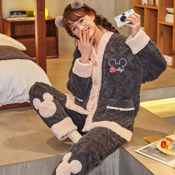 Ženska donja pidžama s gumbima i džepovima