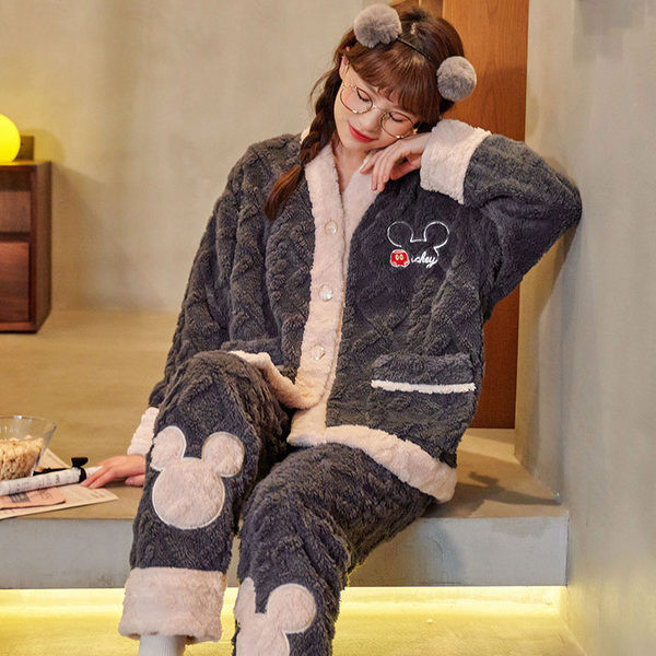 Ženska donja pidžama s gumbima i džepovima