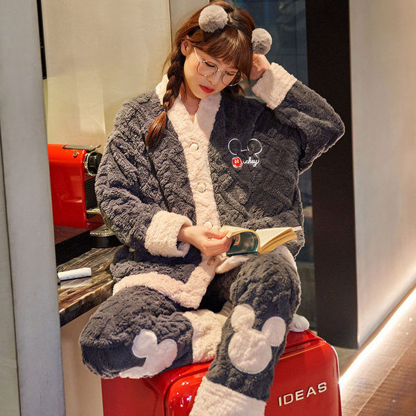 Ženska donja pidžama s gumbima i džepovima