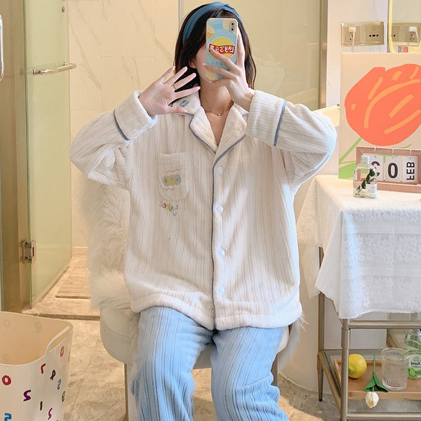 Ženska zimska pidžama s gumbima i džepom