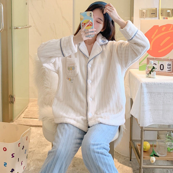 Ženska zimska pidžama s gumbima i džepom