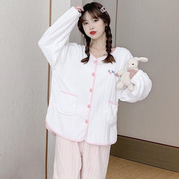 Ženska plišana pidžama s džepovima i kopčanjem