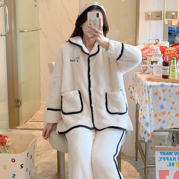 Zimska pidžama s gumbima i džepovima