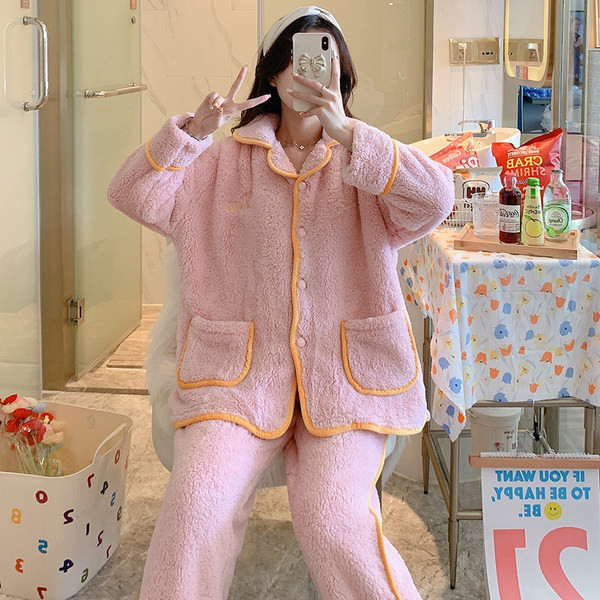 Zimska pidžama s gumbima i džepovima