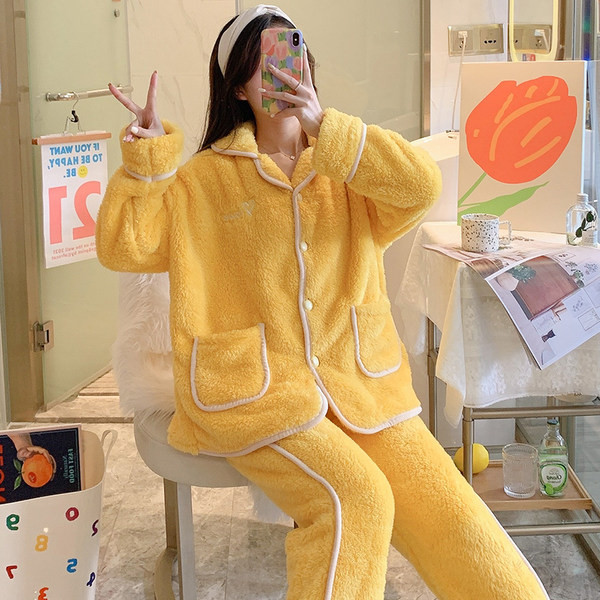 Zimska pidžama s gumbima i džepovima