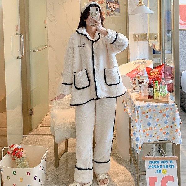 Zimska pidžama s gumbima i džepovima