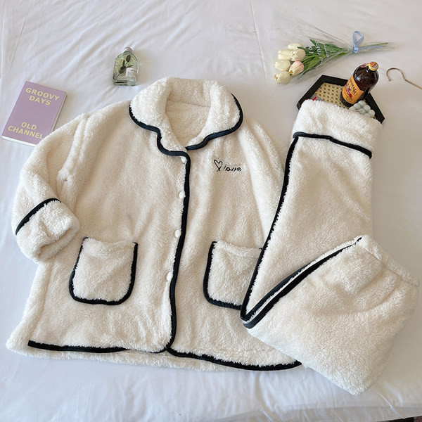 Zimska pidžama s gumbima i džepovima