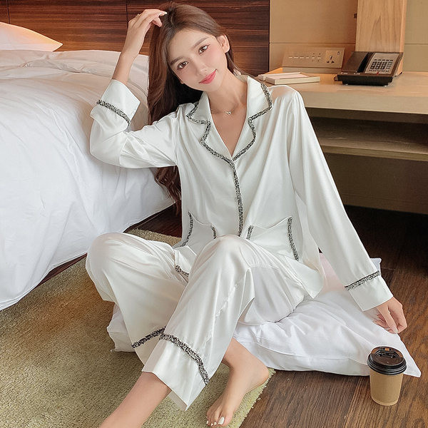 Ежедневна дамска сатенена пижама с копчета и джоб 