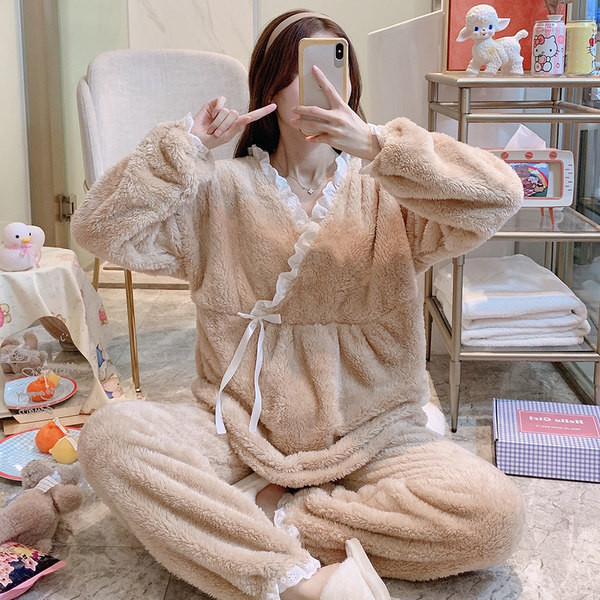 Дамска пухена пижама с къдри 